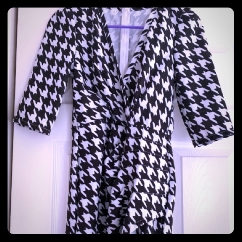 Black and white women’s dress.Worn once for pics